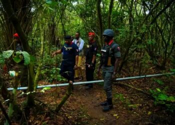 ANTIVANDALISM: RIVERS NSCDC BURST ILLEGAL BUNKERING SITE DECLARES WAR AGAINST OIL THIEVES