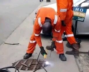 PH: Mayor Warns Manhole Cover Thieves to Leave PH