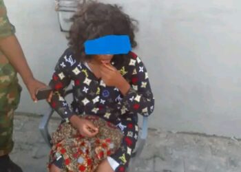 SOLDIERS RESCUE WOMAN FROM COMMITTING SUICIDE IN LAGOS