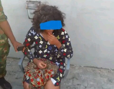 SOLDIERS RESCUE WOMAN FROM COMMITTING SUICIDE IN LAGOS