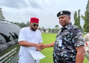 Eleme Council Chair Donates Vehicles to Police, Vigilante Groups