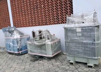 OBALGA Chair Presents 500KVA Transformers to Communities in Obio/Akpor