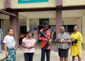 Etche Council Chair Visits UPTH, Settles Bills of Patients
