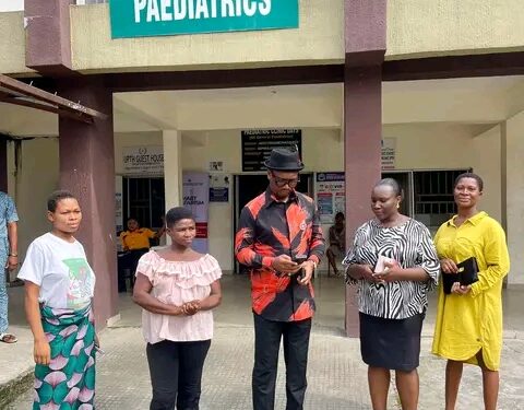 Etche Council Chair Visits UPTH, Settles Bills of Patients