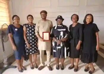 ONOLGA BOSS DR COOKEY-GAM BAGS FIDA AWARD OF APPRECIATION