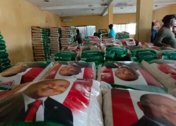 ASARI-TORU CHAIRMAN, HON. ONENGIYEOFORI GEORGE HAILS GOV. FUBARA, CHIEF WIKE ON THEIR CHRISTMAS GIFTS TO ASALGANS