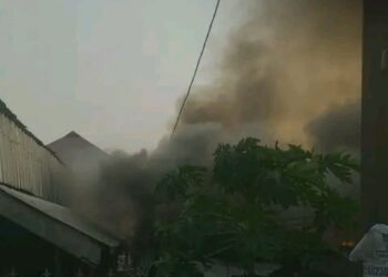 Fire Razes Makeshift Buildings in Port Harcourt