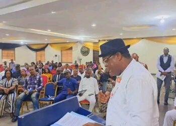 OBALGA Post Graduate Grant: Ariolu Presents Cheques to Beneficiaries