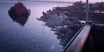 Navy Rescues 250 Persons From Capsized Boat in Rivers