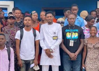 Tuition Fee: UNIPORT SUG President Distributes Cash to Students