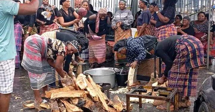 Women Protest in Front of Hypercity, Accuse Wike of Forcefully Taking Their Land