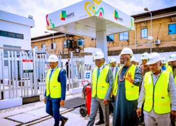 FG Moves to Cushion Effects of Subsidy Removal, Commissions 5.2 mmscfd CNG Plant in Lagos