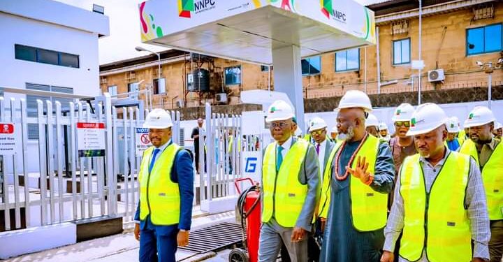 FG Moves to Cushion Effects of Subsidy Removal, Commissions 5.2 mmscfd CNG Plant in Lagos