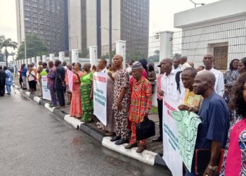 Retirees Barricade Rivers Govt House, Demand Entitlements