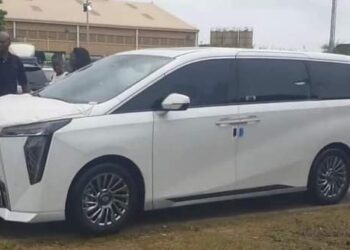 Davido Gifts Chioma SUV on Wedding Day