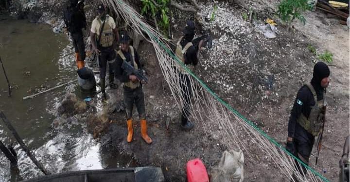 Nigerian Navy Destroys Camp of Suspected Oil Thieves in Rivers Community