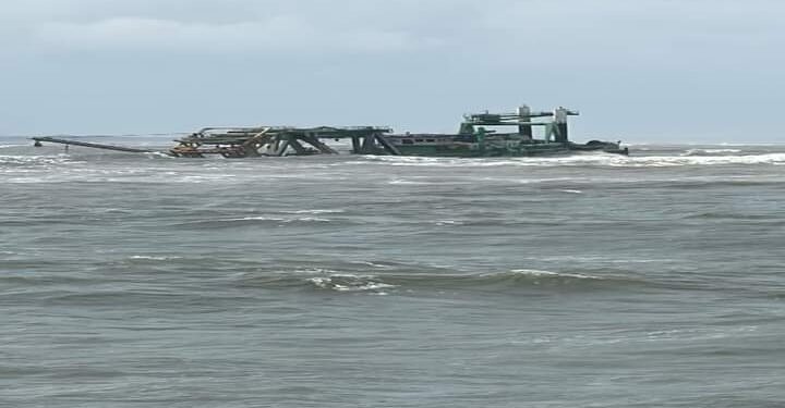NIGERIAN NAVY RESCUES 59 PERSONS FROM DROWNING IN TURBULENT WATERS BUT LOSE ONE OFFICER