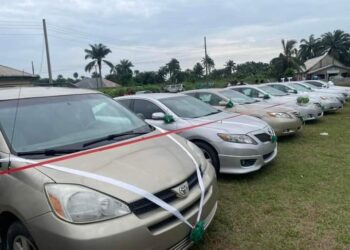 Oyigbo CTC Chairman Presents Cars To Security Agencies, Others