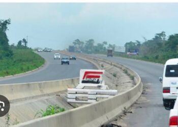 Hoodlums Lay Siege on Benin-Sapele Road, Extort Commuters