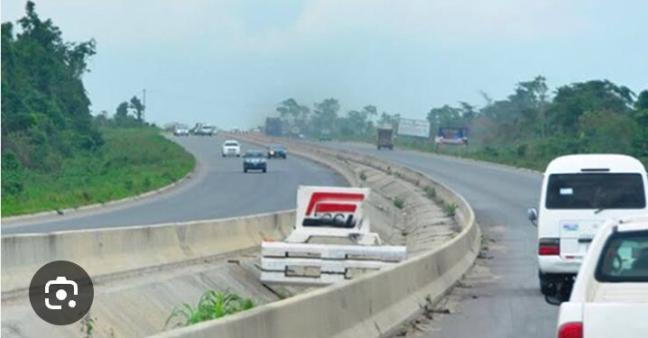 Hoodlums Lay Siege on Benin-Sapele Road, Extort Commuters