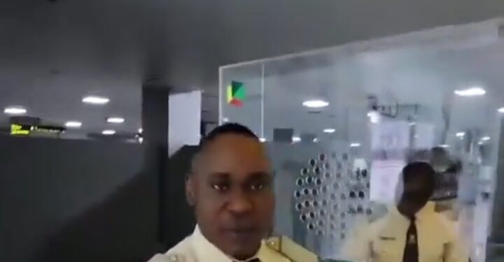 Immigration Suspends Officer For Begging Traveler at Lagos Airport