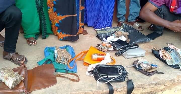 AGAIN, POLICE ARREST POLITICAL THUGS, PARTY LOYALISTS FOR VOTE BUYING, RECOVERS CASH AND INCRIMINATING ITEMS.