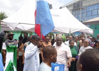 LG Elections: Rivers APC Presents Flags To Chairmanship Candidates