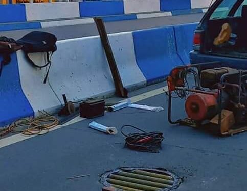 R/S Ministry of Works Replaces Stolen Manhole Covers on Ikoku Flyover