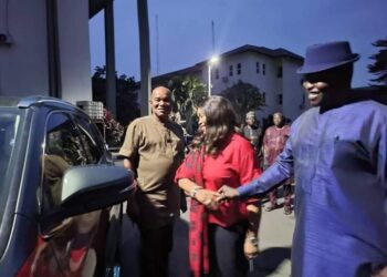 Mayor of PHALGA Presents Official Vehicle to Deputy