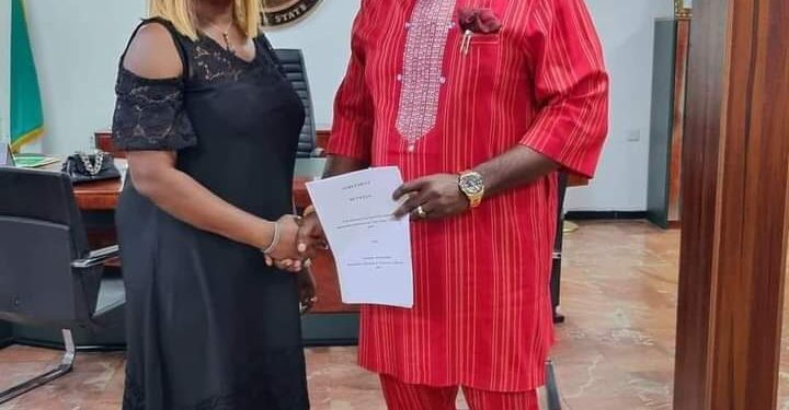 Mayor of PHALGA Signs Contract for Project Clean and Green PH