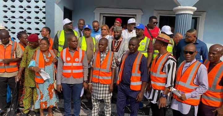 RSG Flood Committee Presents Relief Materials To Victims in Oyigbo