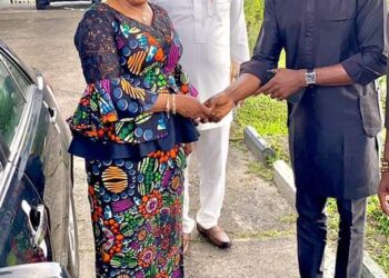 Bonny Chairman Presents Vehicle to Leader, Bonny Legislative Arm