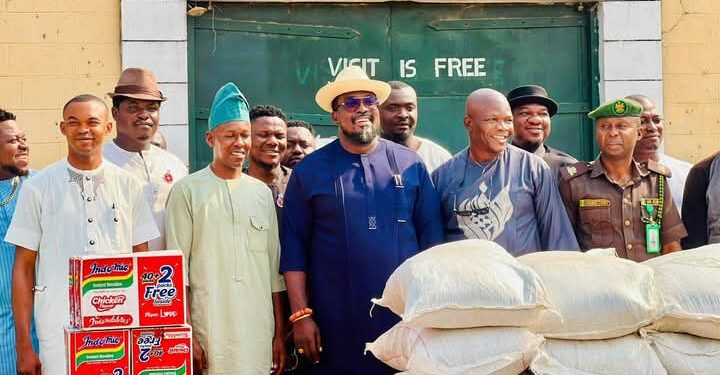 Ihunwo Visits PH Correctional Centre, Donates Food Items, Cash, Others