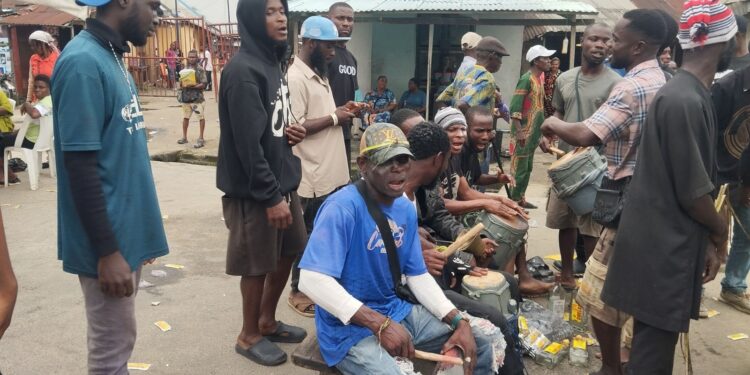 Youths Block Aleto Road, Demand Release of Community Dividends